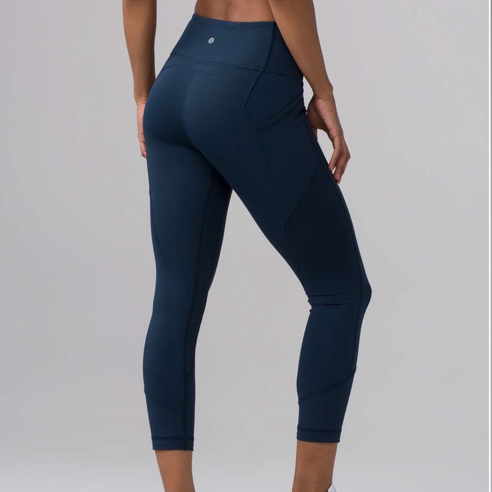 lululemon all the right places crop ✨ jaded